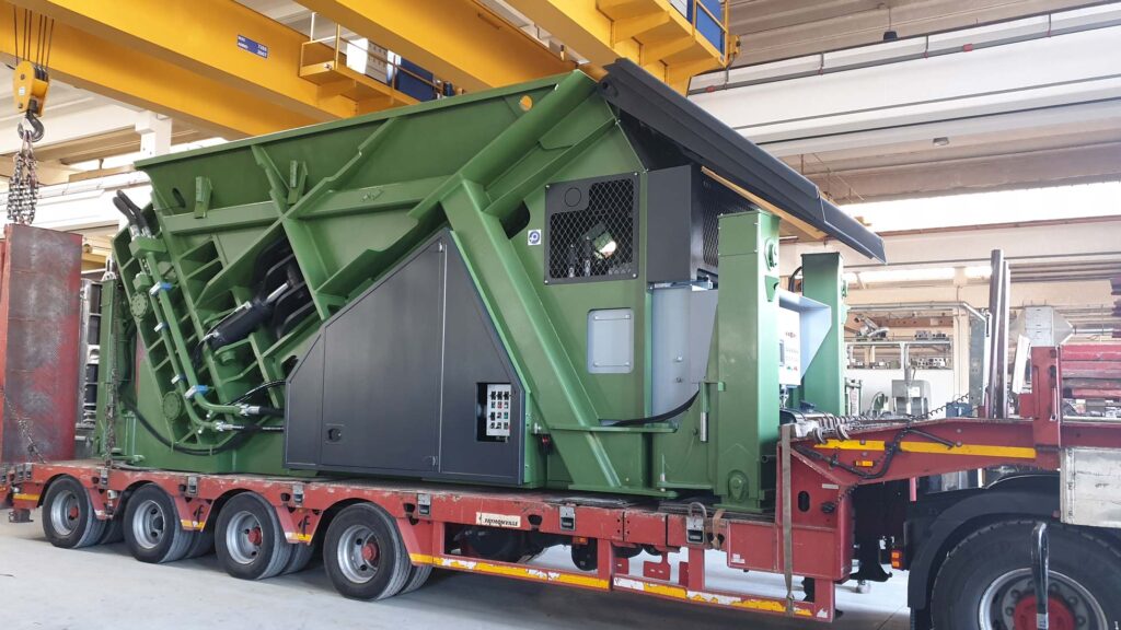 Cesoie inclinate GS Idromec SPA con grande capacità produttiva per il trattamento di rottami metallici.