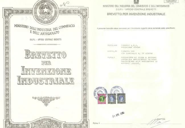 Brevetto 1975: pressa Idromec a cassa curva con testata cesoiante, rivoluziona la compattazione rottami.