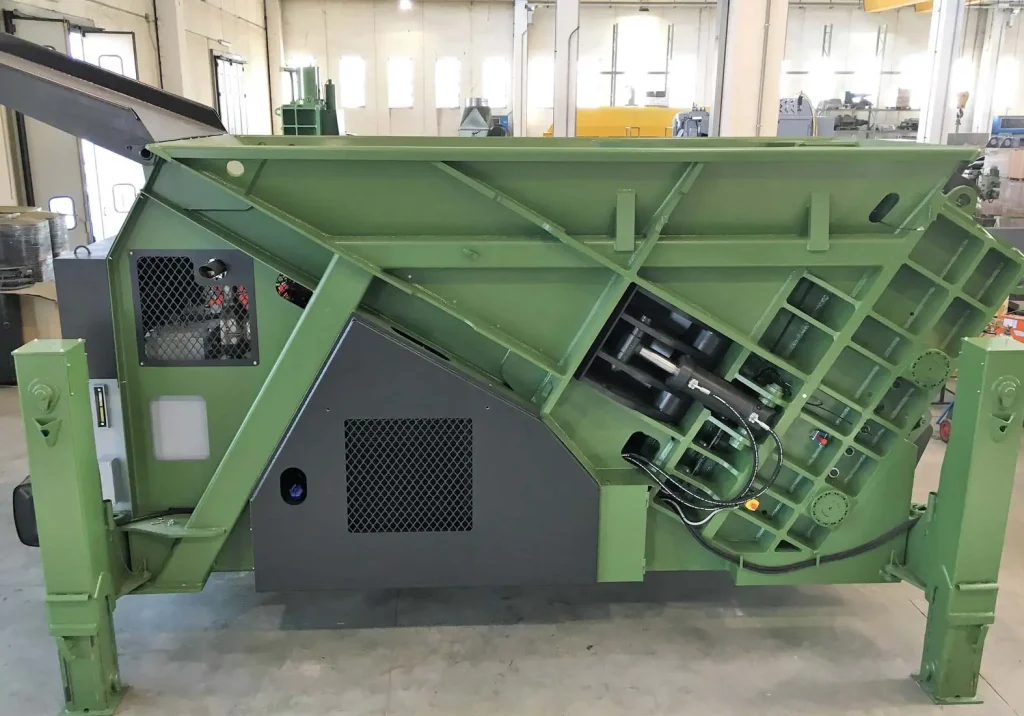 Cesoia inclinata per rottame: taglio ad alta precisione per risultati uniformi e affidabili.