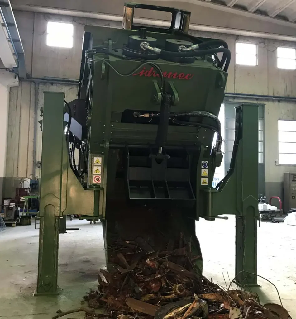 Cesoia inclinata per rottame metallico con eccellenti prestazioni di taglio e affidabilità a lungo termine.