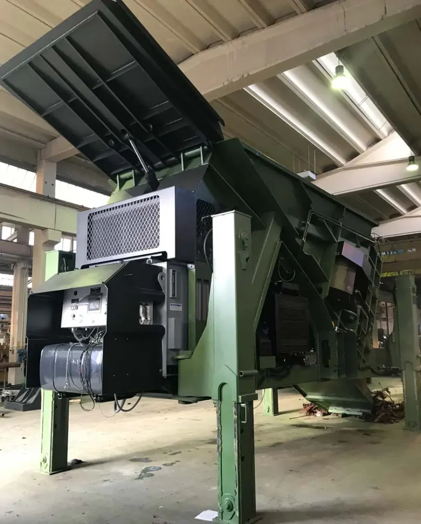 Cesoie inclinate Serie GS Idromec ideali per operare in spazi stretti con rottami metallici