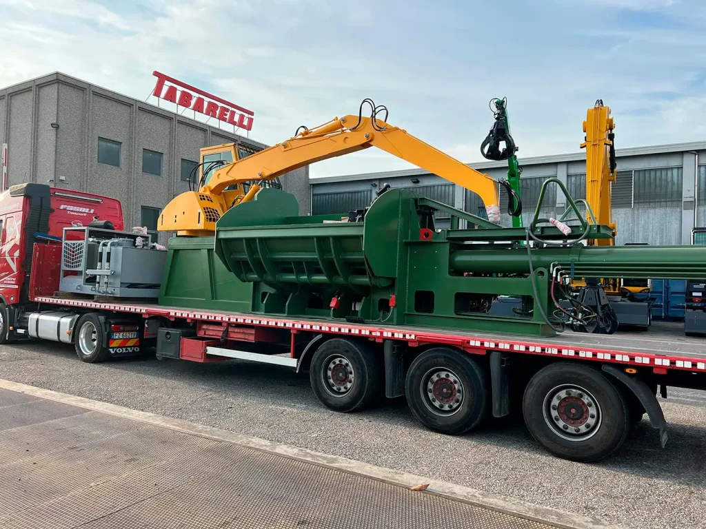 Pressa per metalli trasportabile ad alte prestazioni in fase di consegna