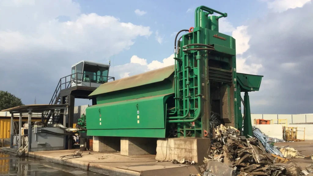 Presse cesoia SL: massima cesoiatura e compressione con potenza idraulica fino a 1.600 T.