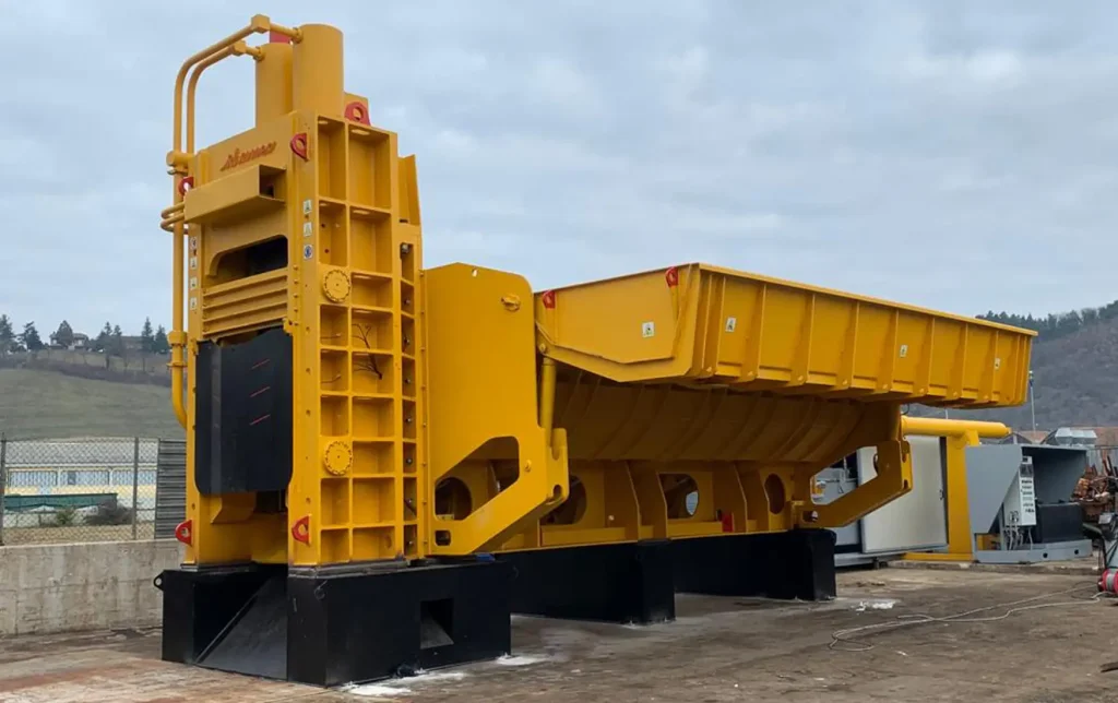 Presse cesoia CD: forza di taglio costante su rottami pesanti e produttività elevata.