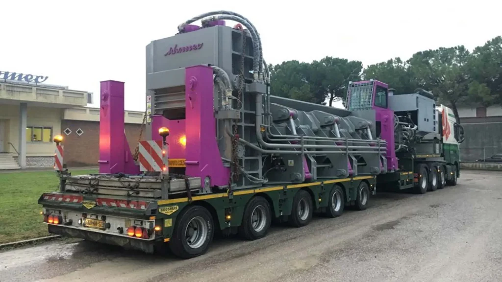 Presse cesoia per rottami metallici facili da usare, serie SLK di Idromec Spa in ambiente industriale