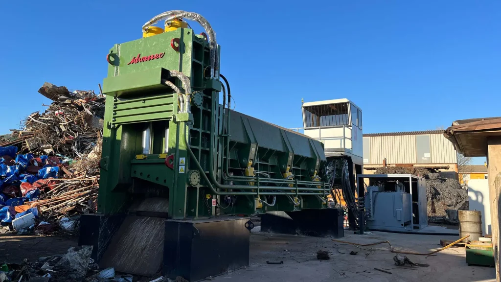 Presse cesoia per rottami metallici efficienti, serie SLK di Idromec Spa che semplificano la gestione dei rottami pesanti