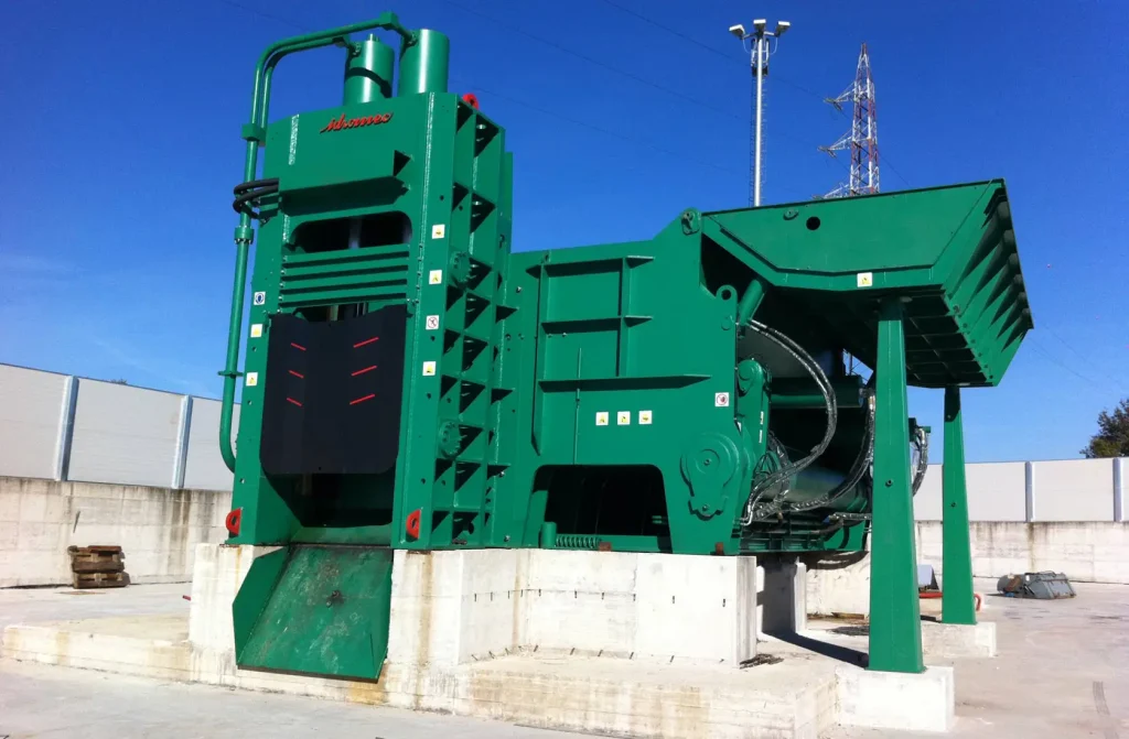 Presse cesoie per rottami SL con struttura solida e componenti meccanici ad alta durabilità.