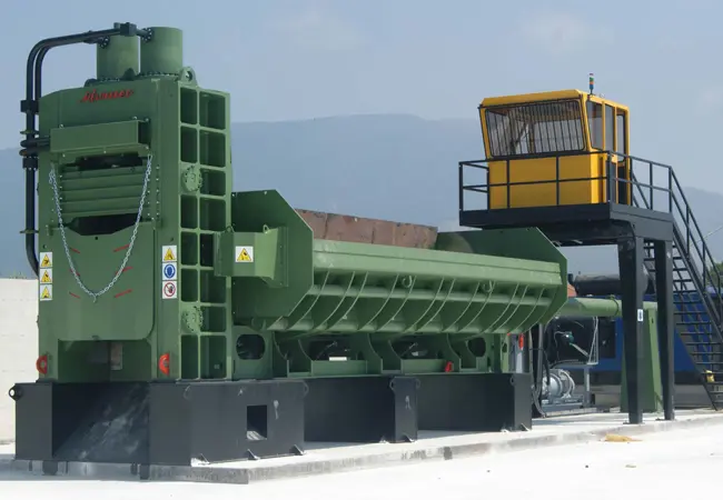 Schrottscherenpressen der Serie SLK von Idromec S.p.A. in einer Recyclinganlage