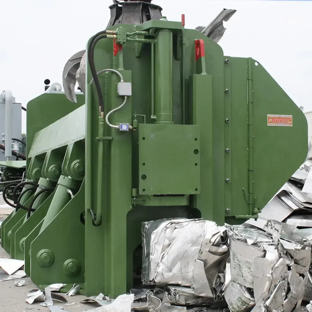 Presse Idromec S.p.A. per il riciclo del rottame metallico: caratterizzate da velocità di compattazione e robustezza