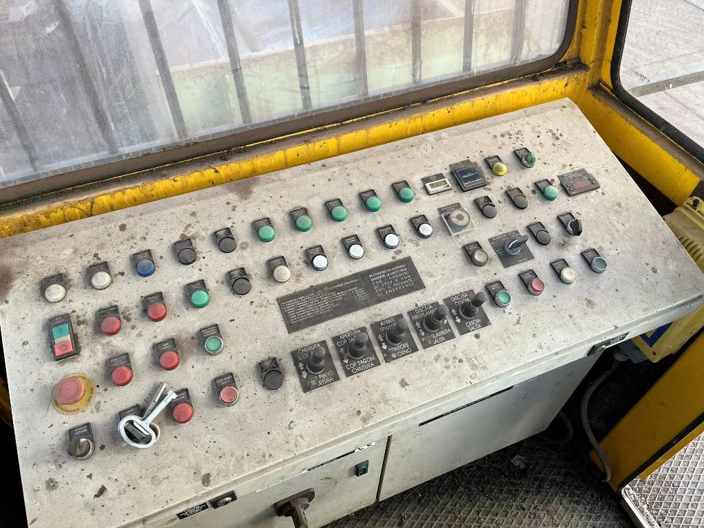 Cabina di comando pressa cesoia usata Idromec T500L