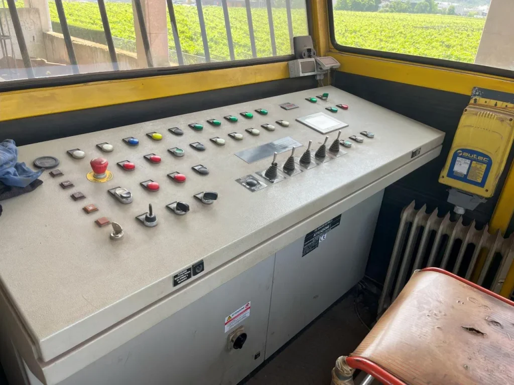 Cabina di comando pressa cesoia usata Idromec T800