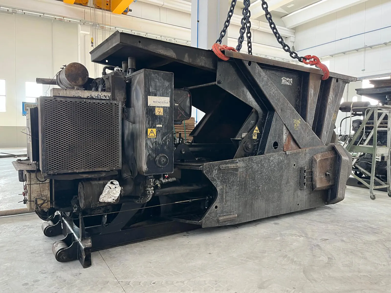 Side detail of used Bonfiglioli Squalo CS100 mobile scrap shear