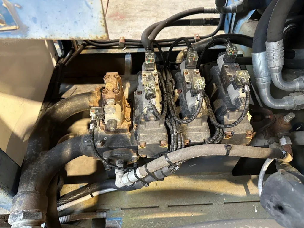 Dettaglio interno pressa scarrabile usata SCS PL300