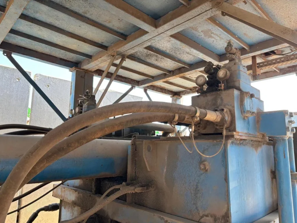 Pressing chamber of used Taurus C872HD scrap shear baler