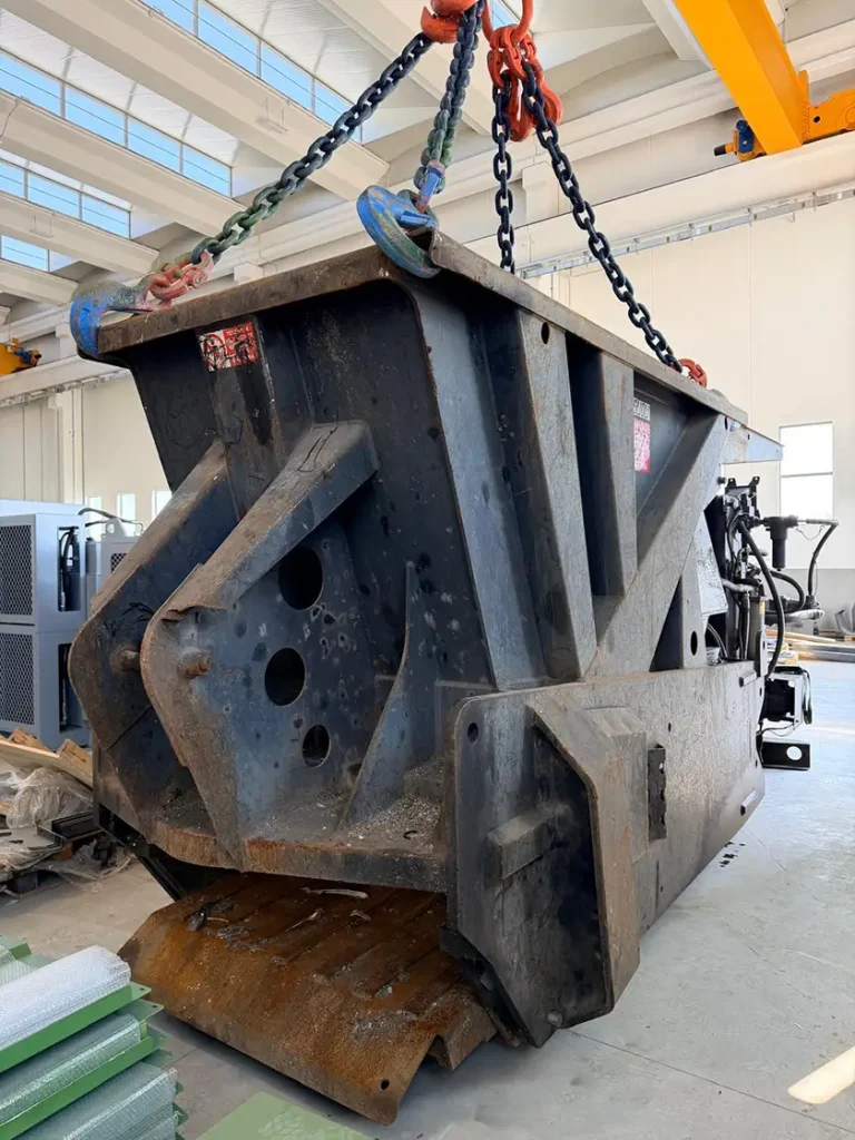 used Bonfiglioli Squalo CS100 mobile shear front hopper view