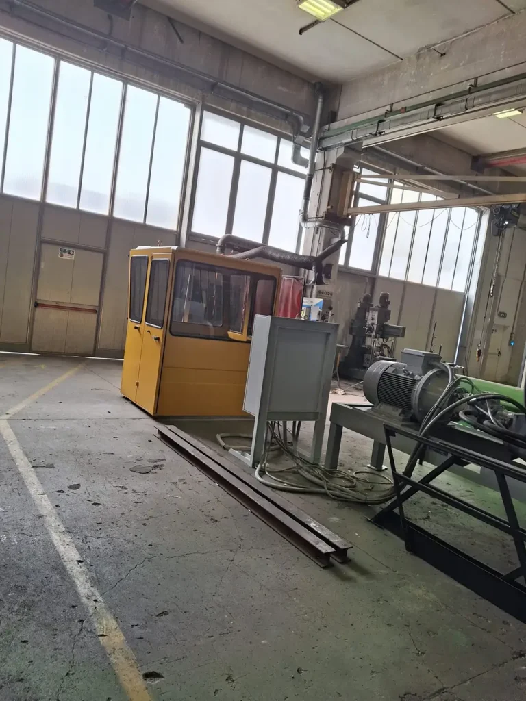 operator cabin of used Tabarelli PN4200E scrap shear baler