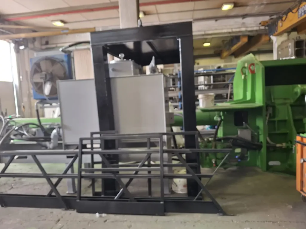 side view of used Tabarelli PN4200E scrap shear baler