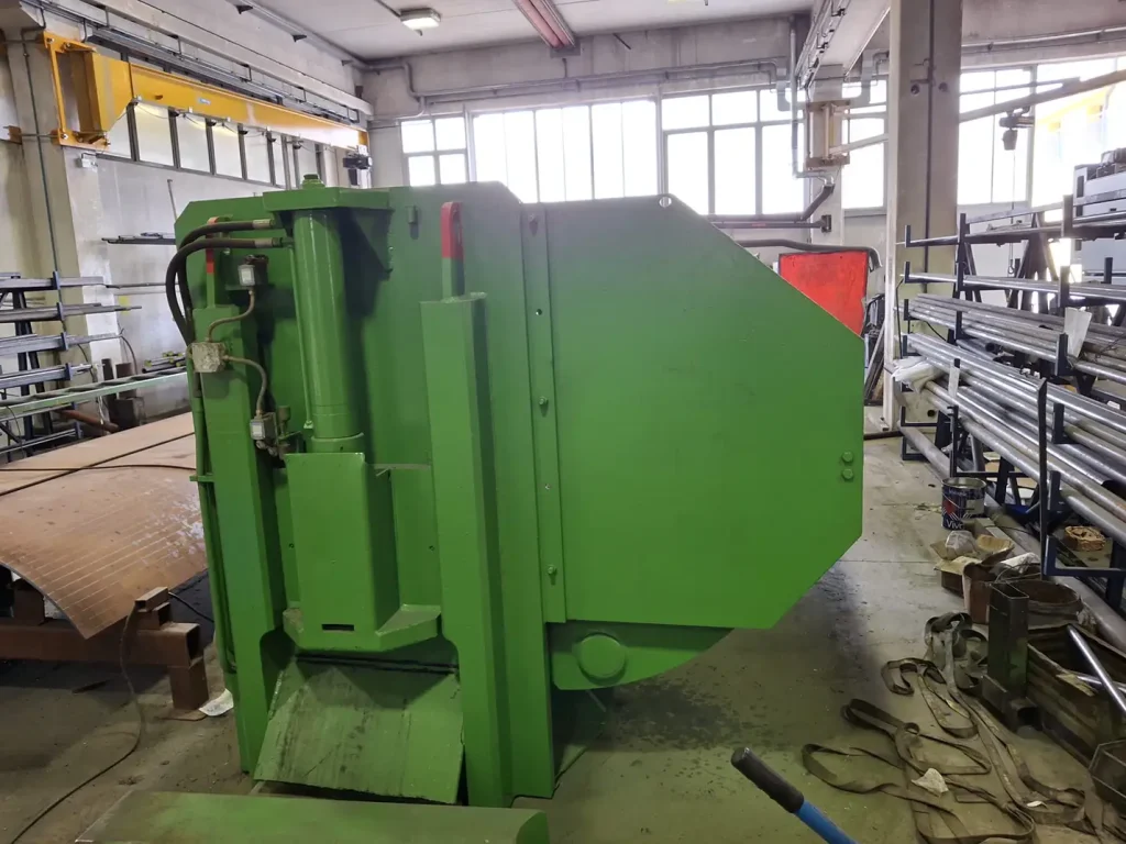 workshop view of used Tabarelli PN4200E scrap shear baler